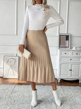 Load image into Gallery viewer, Pleated Midi Sweater Skirt