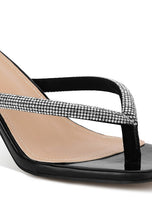 Load image into Gallery viewer, LITCHI CRYSTAL LINED THONG BLOCK HEELED SANDAL