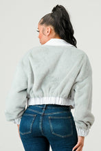 Load image into Gallery viewer, ATHINA CASUAL DENIM CONTRAST FUR CROP JACKET