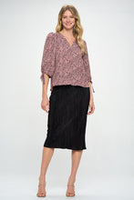 Load image into Gallery viewer, Black Solid Plisse Midi Skirt