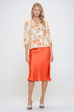 Load image into Gallery viewer, Made in USA Flower Print V neck Top