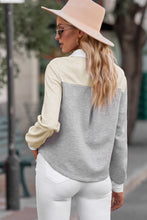 Load image into Gallery viewer, Color Block Curved Hem Shirt