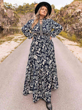Load image into Gallery viewer, Plus Size Long Sleeve Maxi Dress