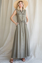 Load image into Gallery viewer, BUTTON DOWN MAXI DRESS
