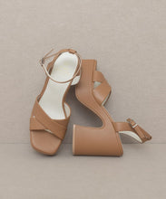 Load image into Gallery viewer, Oasis Society Norah - Chunky Platform Heel
