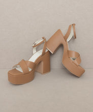 Load image into Gallery viewer, Oasis Society Norah - Chunky Platform Heel
