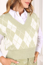 Load image into Gallery viewer, Knitted argyle sweater vest
