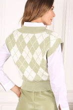 Load image into Gallery viewer, Knitted argyle sweater vest
