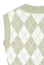 Load image into Gallery viewer, Knitted argyle sweater vest
