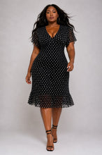Load image into Gallery viewer, Daisy Plus Size Midi Dress
