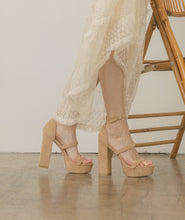 Load image into Gallery viewer, Raelynn Platform Heels
