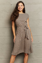 Load image into Gallery viewer, Round Neck Tie Waist Dress
