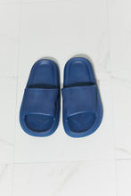 Load image into Gallery viewer, MMShoes Arms Around Me Open Toe Slide in Navy
