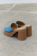 Load image into Gallery viewer, Essential Platform Heel Sandals
